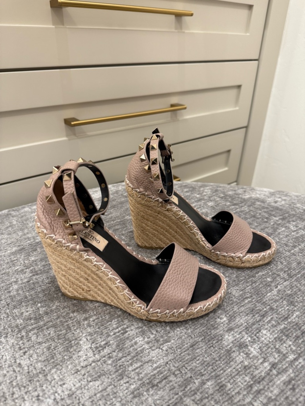 Valentino Garavani Mauve Leather Rockstud Espadrille Wedge